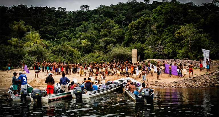 Photo by Juliana Rosa Pesqueira The Munduruku gather for the occupation of the São Manoel dam. For the Munduruku, numbering more than 13,000 living in 112 villages, mainly along the upper reaches of the Tapajós basin, this is a last-ditch battle to save the Amazon forest and their homeland.